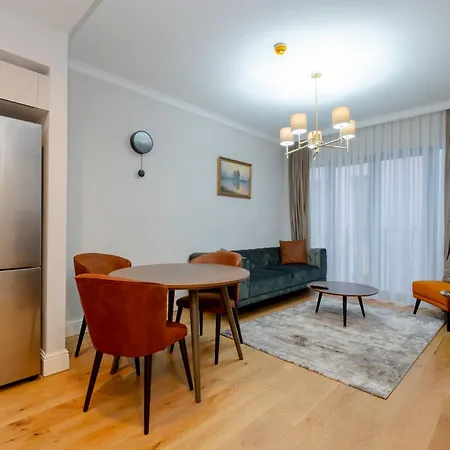 One Bedroom Flat Apartment *