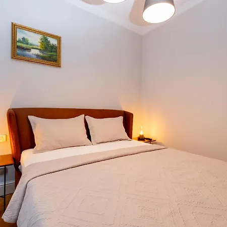 One Bedroom Flat Apartment *